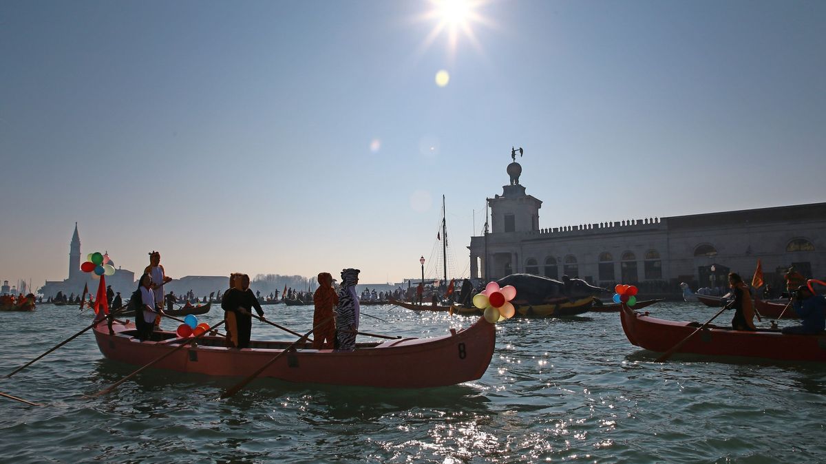 První zkoušku Benátky ustály. Výstraha ohrožené památky ale zůstává